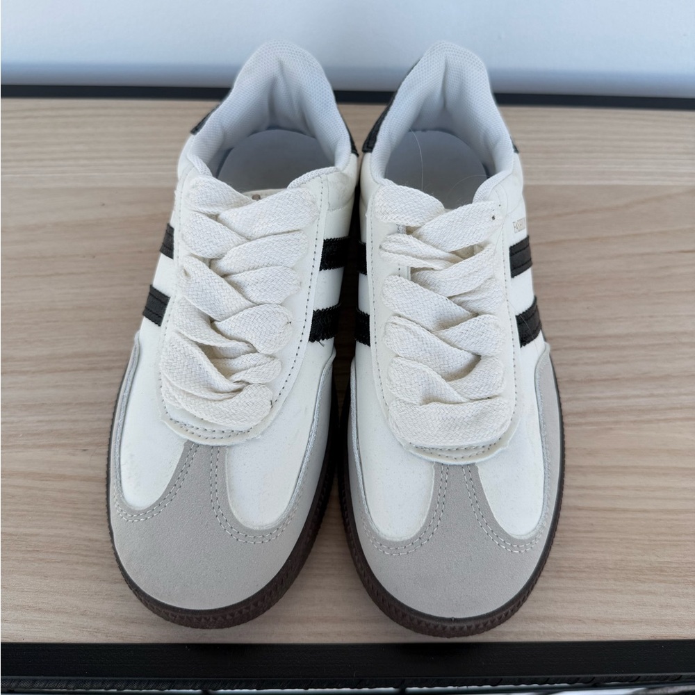 Striped sneakers - Picture 4 of 4